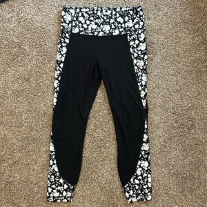 Athleta Chaturanga Capri Leggings- Size Medium